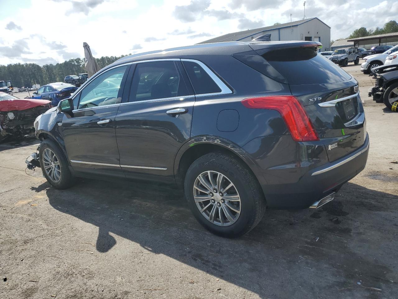 2017 Cadillac XT5 - Image 2