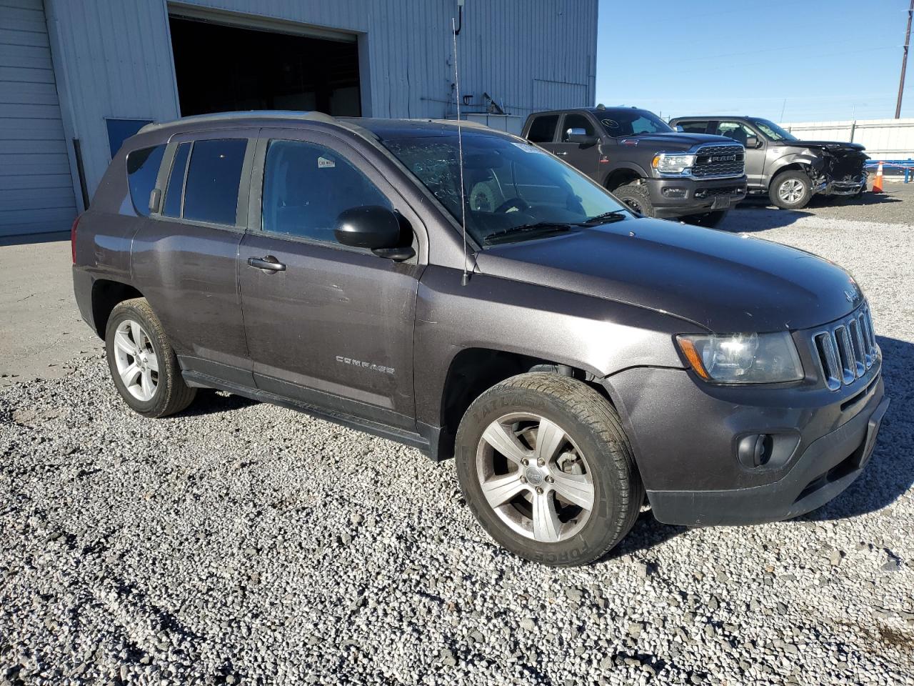 VIN 1C4NJDBB1FD188425 2015 JEEP COMPASS no.4