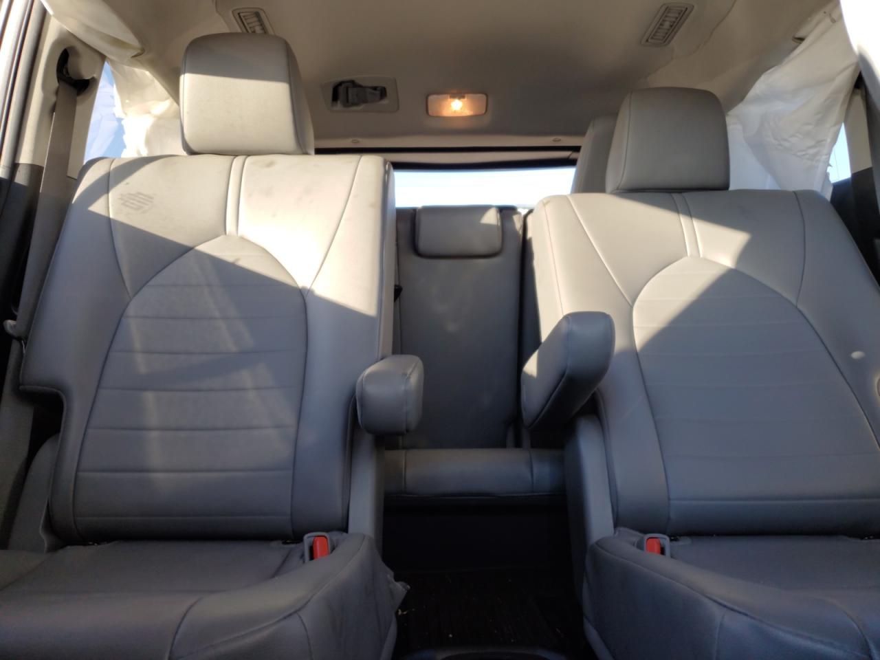 2022 Toyota Highlander - Image 10