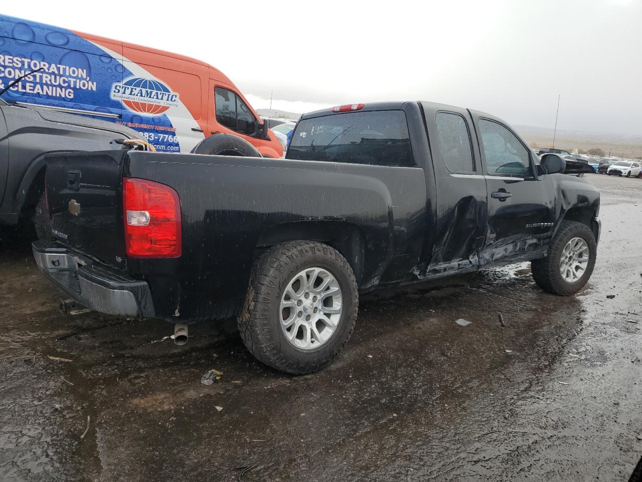 2007 Chevrolet Silverado - Image 3