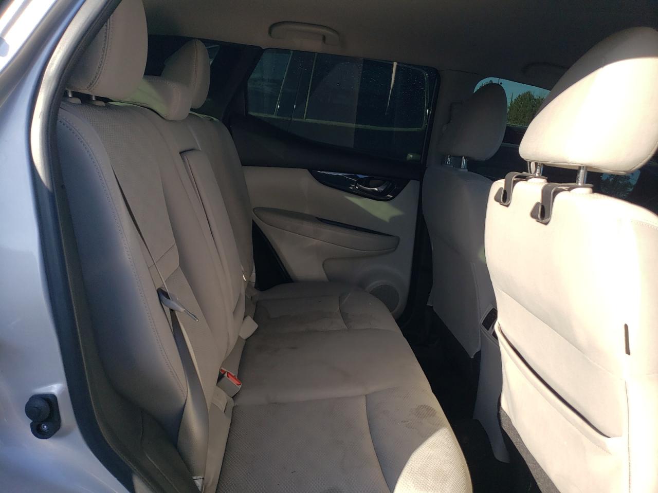 2018 Nissan Rogue - Image 11