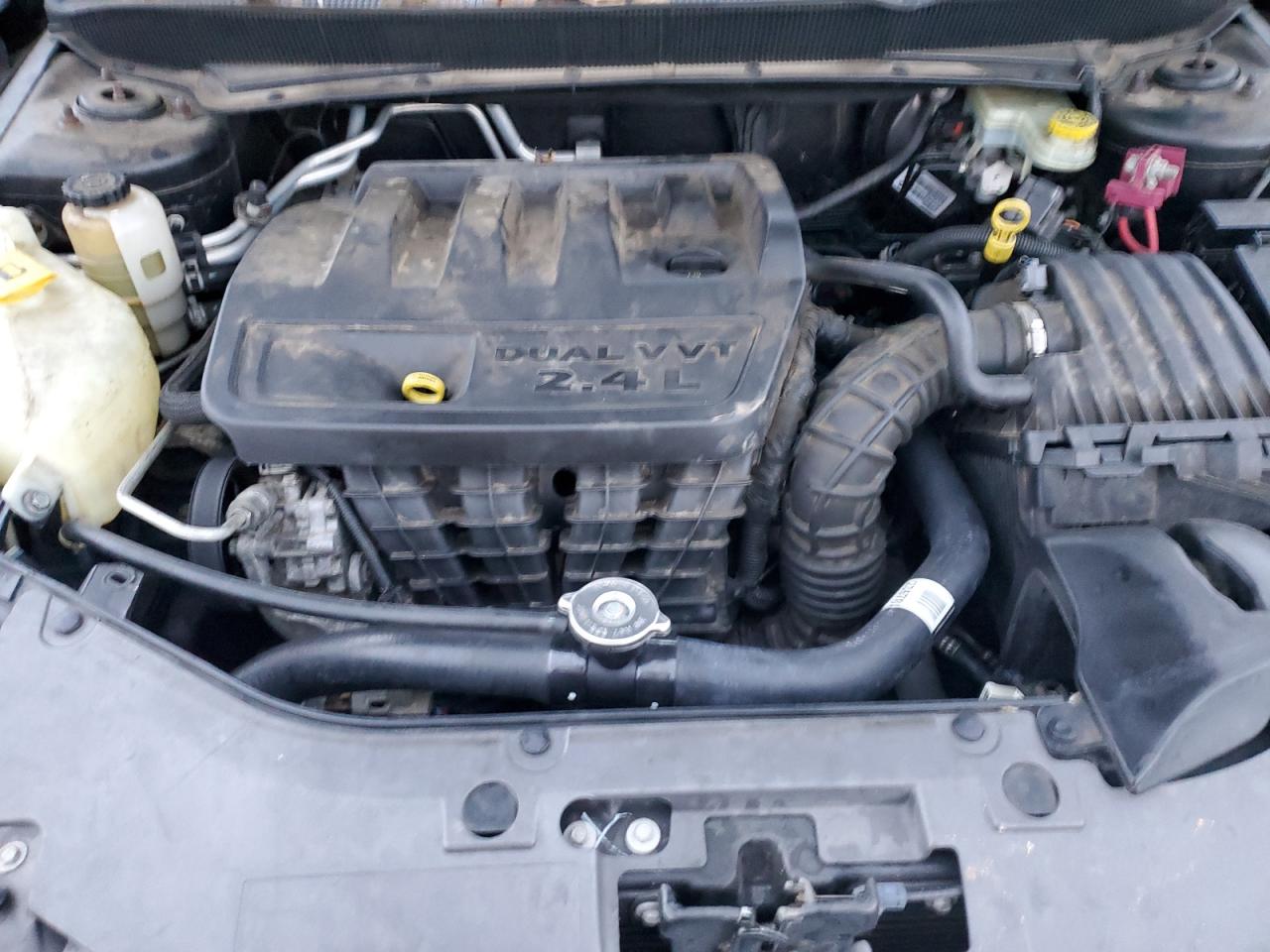 2010 Chrysler Sebring - Image 13