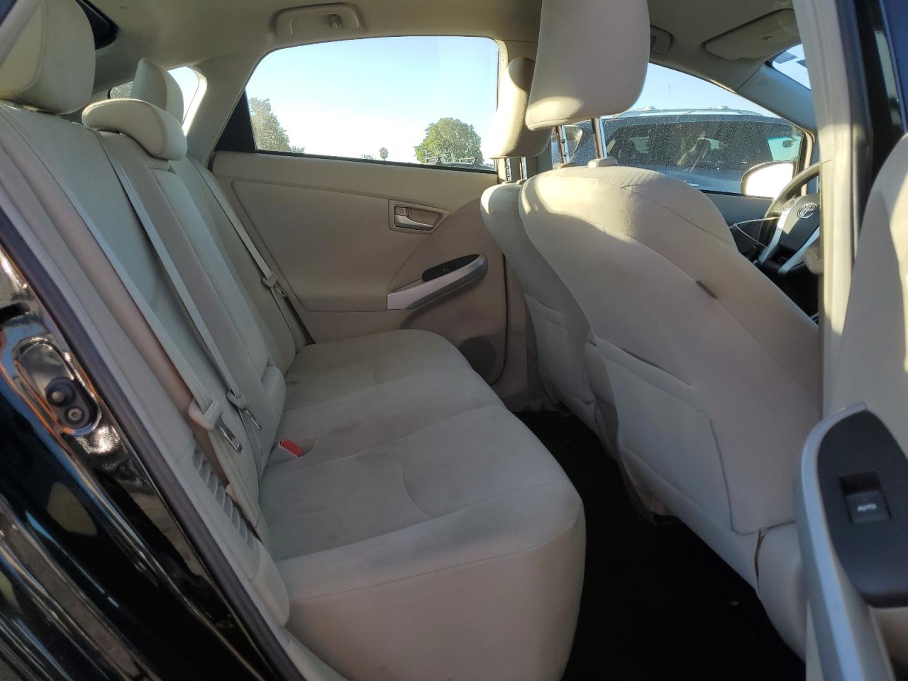 2012 Toyota Prius - Image 10
