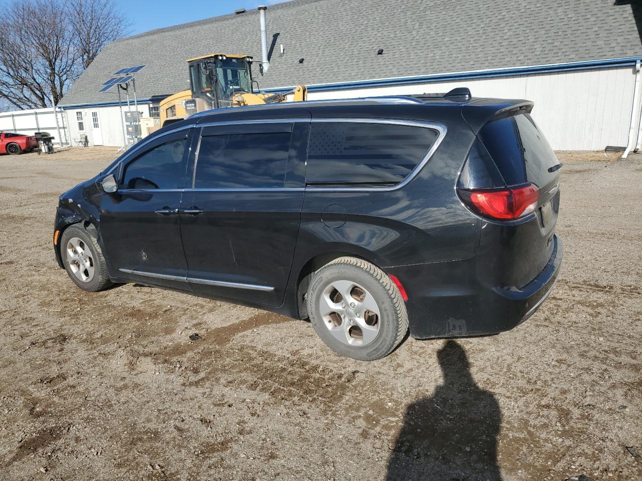 2017 Chrysler Pacifica - Image 2