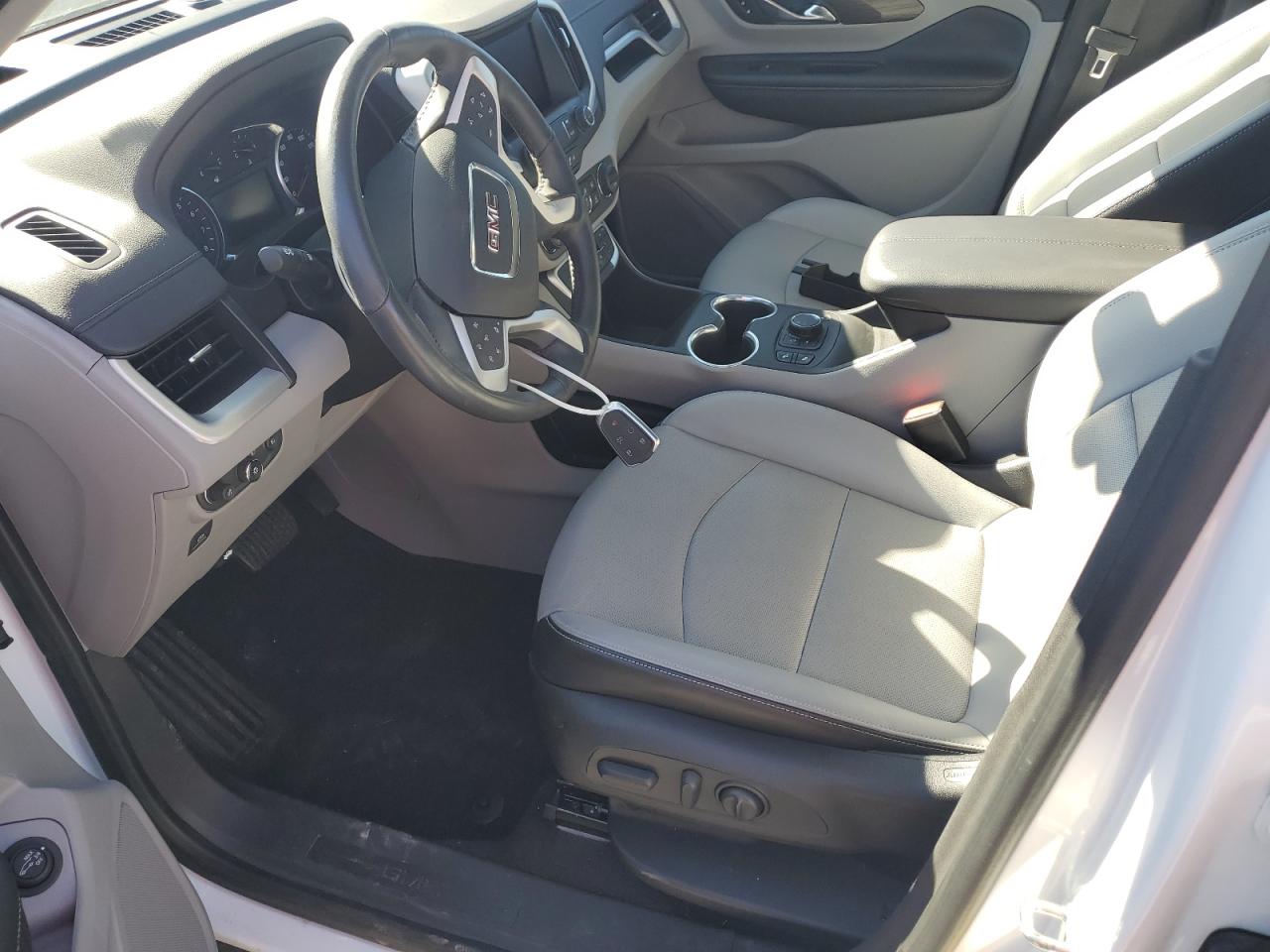 2022 GMC Terrain - Image 7