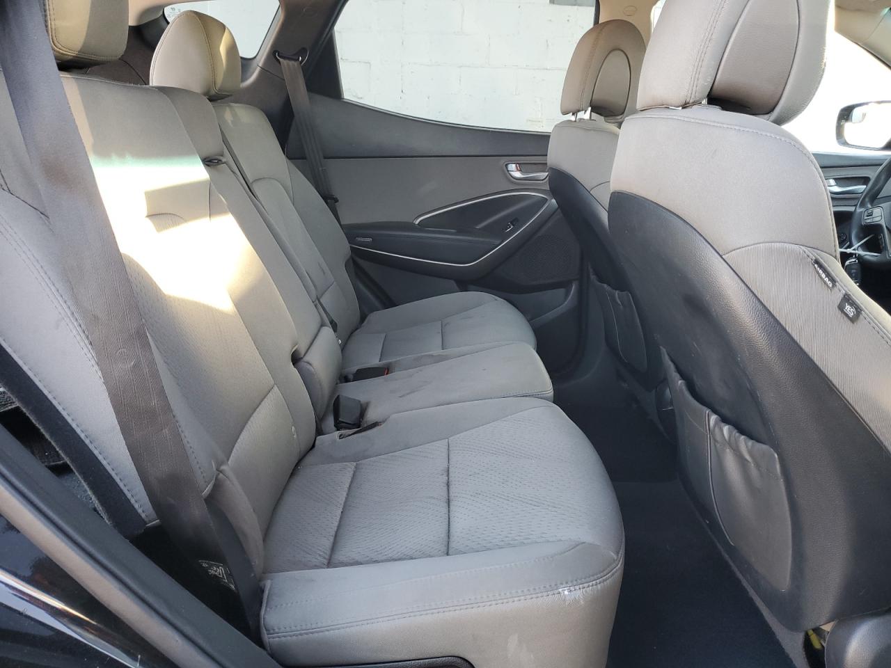 2017 Hyundai Santa Fe - Image 11