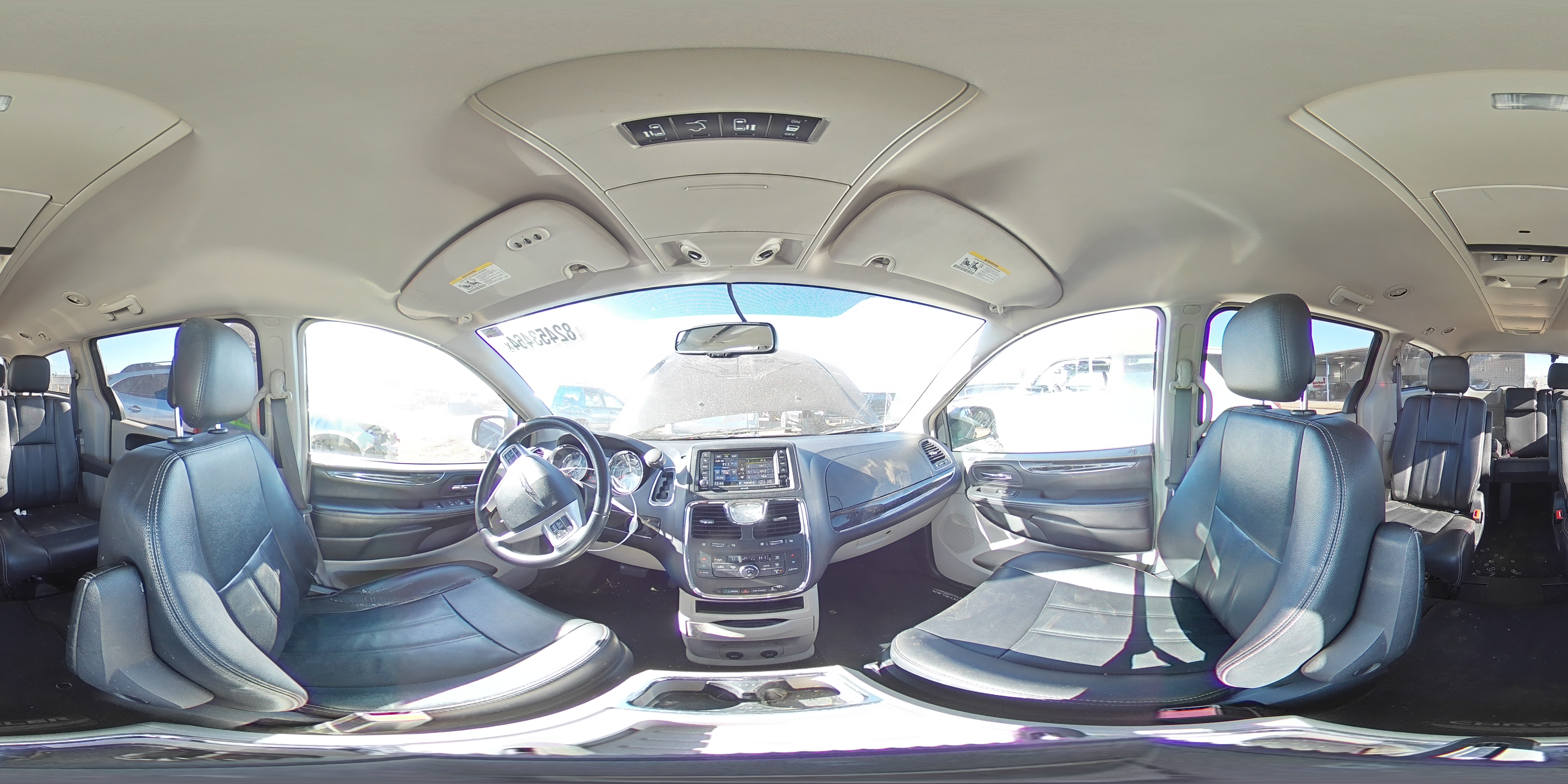 2016 Chrysler Town & Country - Image 13