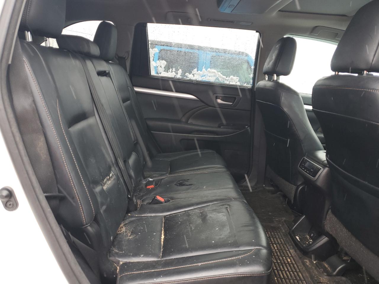 2015 Toyota Highlander - Image 11