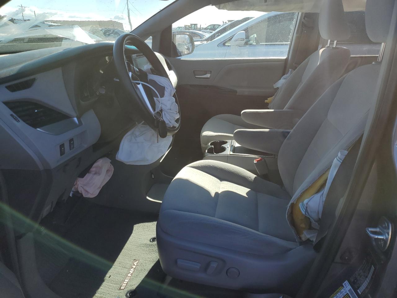 2015 Toyota Sienna - Image 7