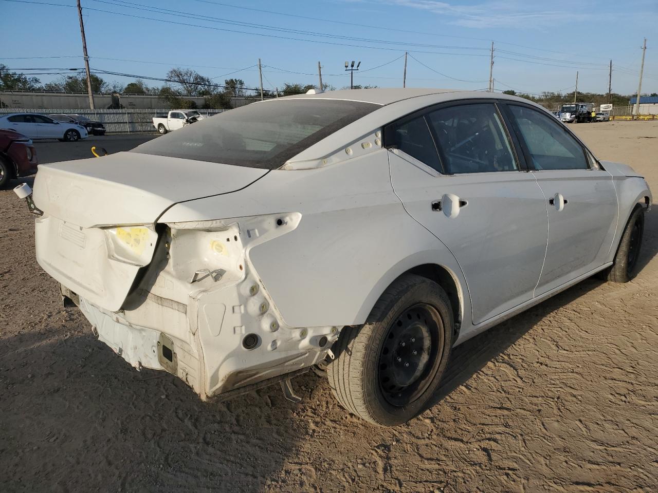 2020 Nissan Altima - Image 3