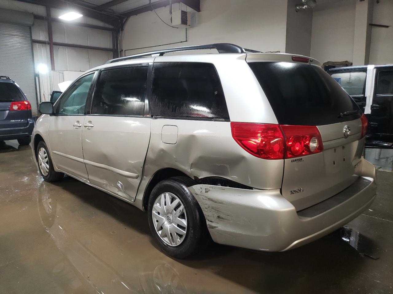2006 Toyota Sienna - Image 2