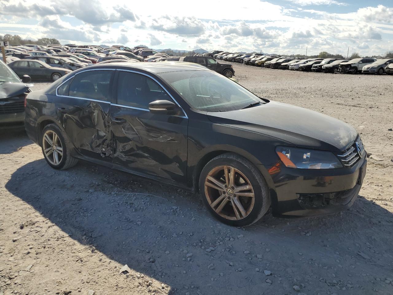 2015 Volkswagen Passat - Image 4