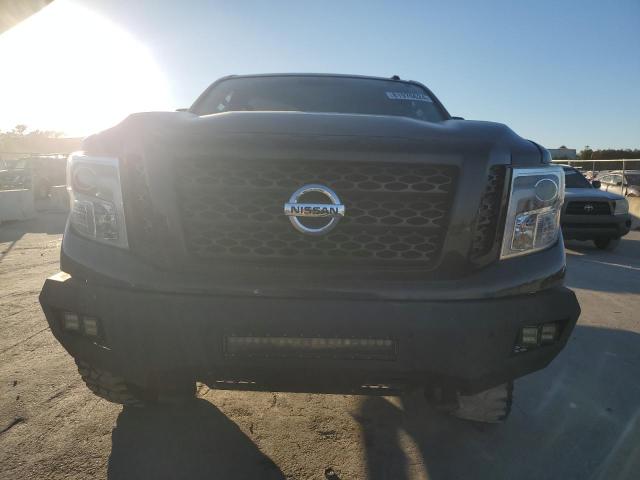  NISSAN TITAN 2017 Черный