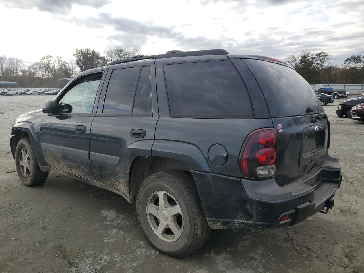 2005 Chevrolet TrailBlazer - Image 2