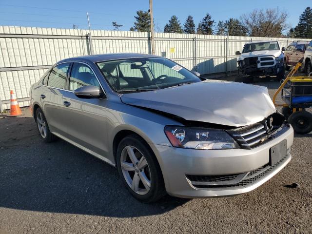  VOLKSWAGEN PASSAT 2012 Сріблястий