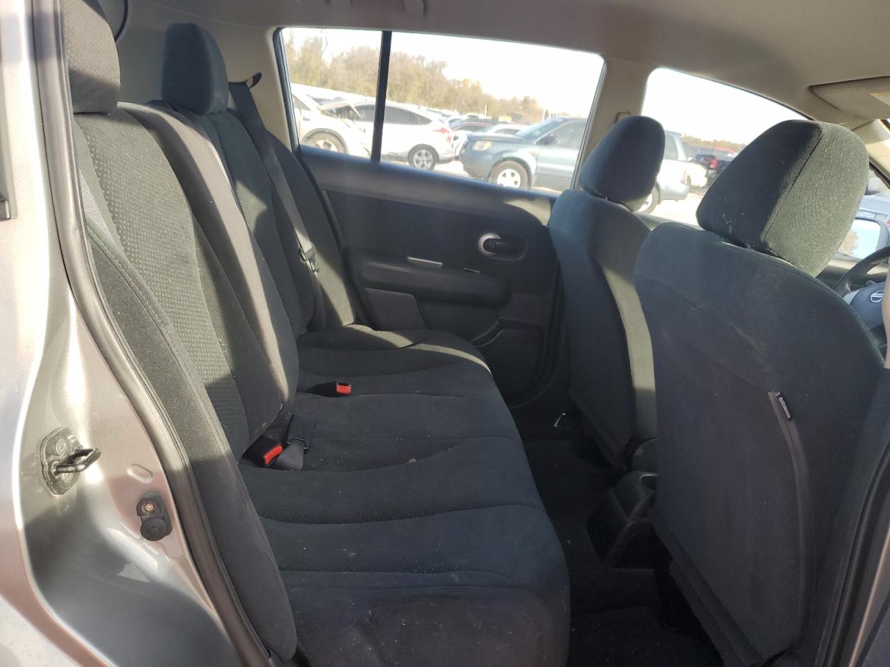 2011 Nissan Versa - Image 10