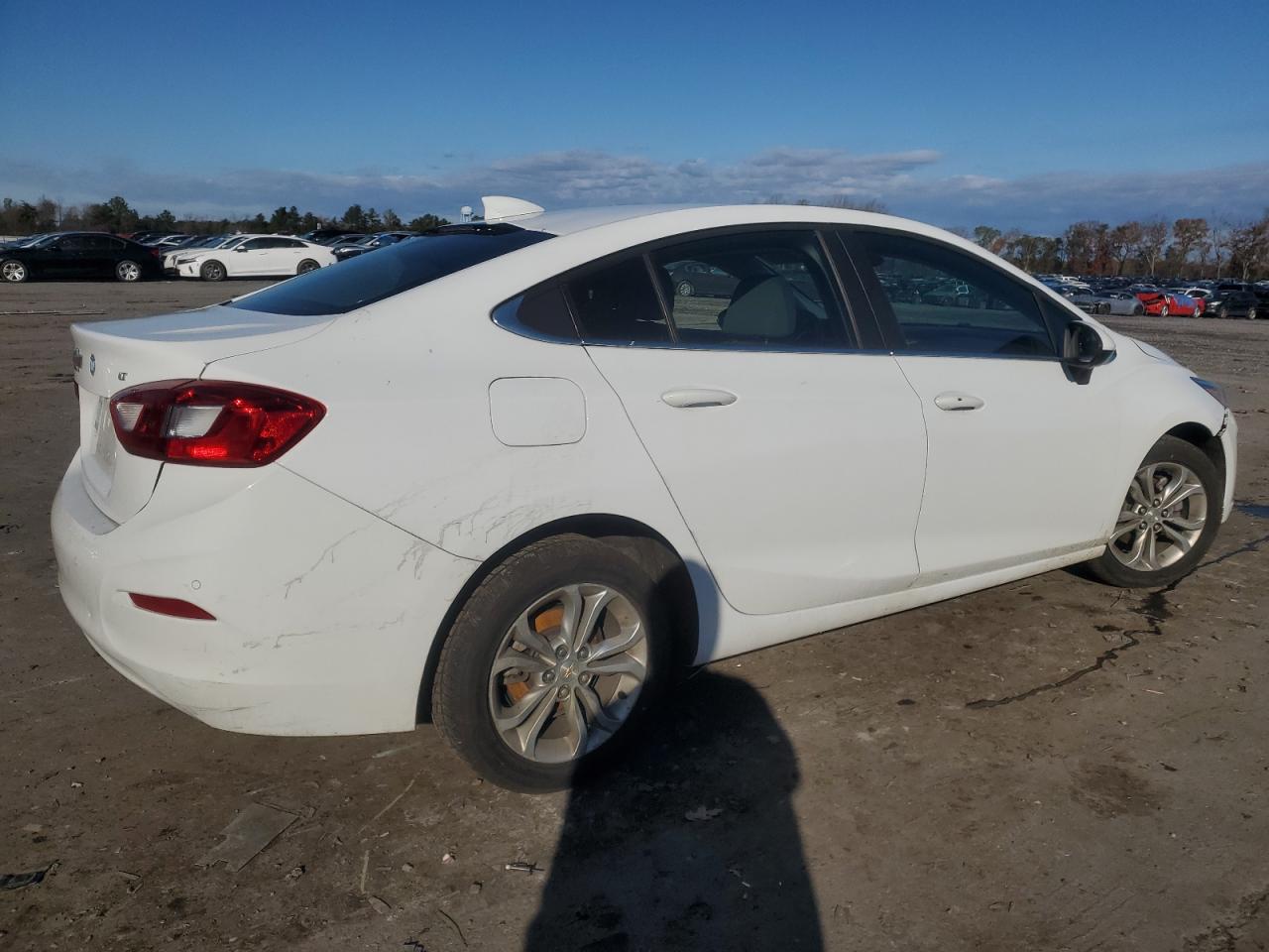 2019 Chevrolet Cruze - Image 3