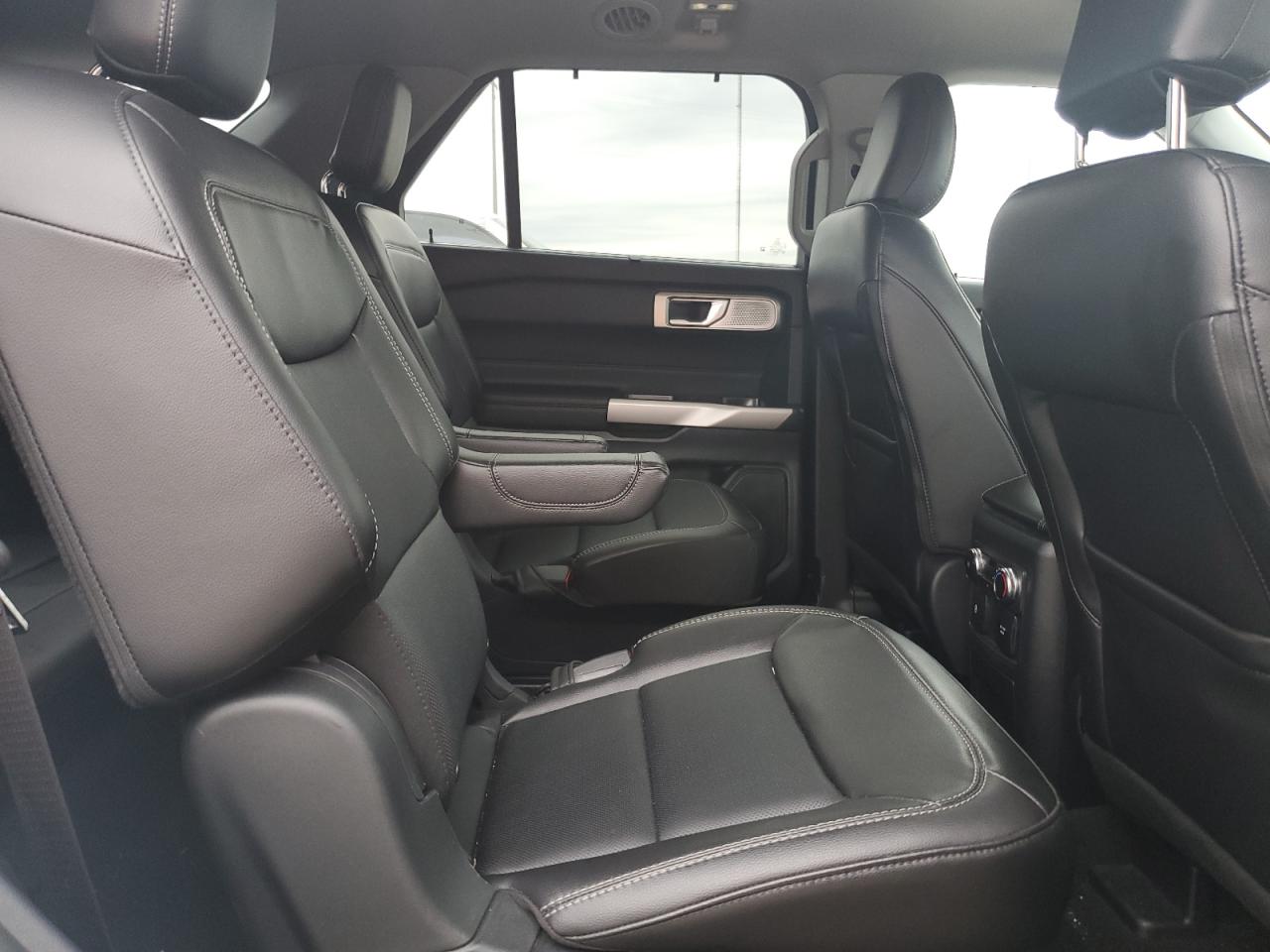 2023 Ford Explorer - Image 11