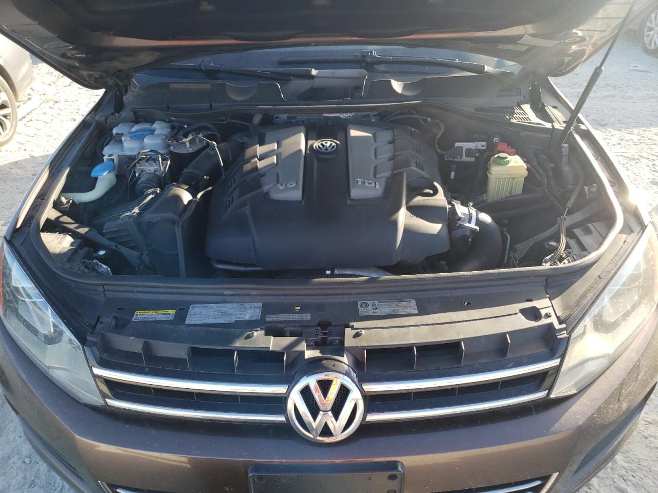 2013 Volkswagen Touareg V6 Tdi VIN: WVGEP9BP1DD007811 Lot: 82331074
