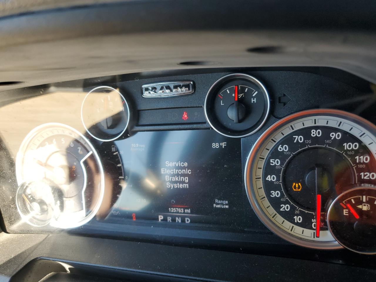2016 RAM 1500 - Image 9