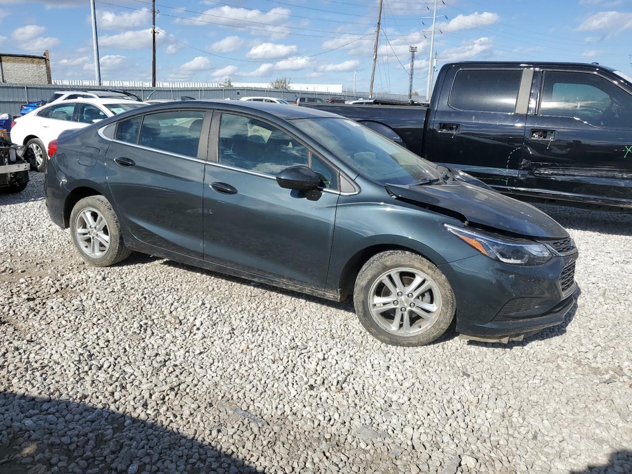 2018 Chevrolet Cruze - Image 4