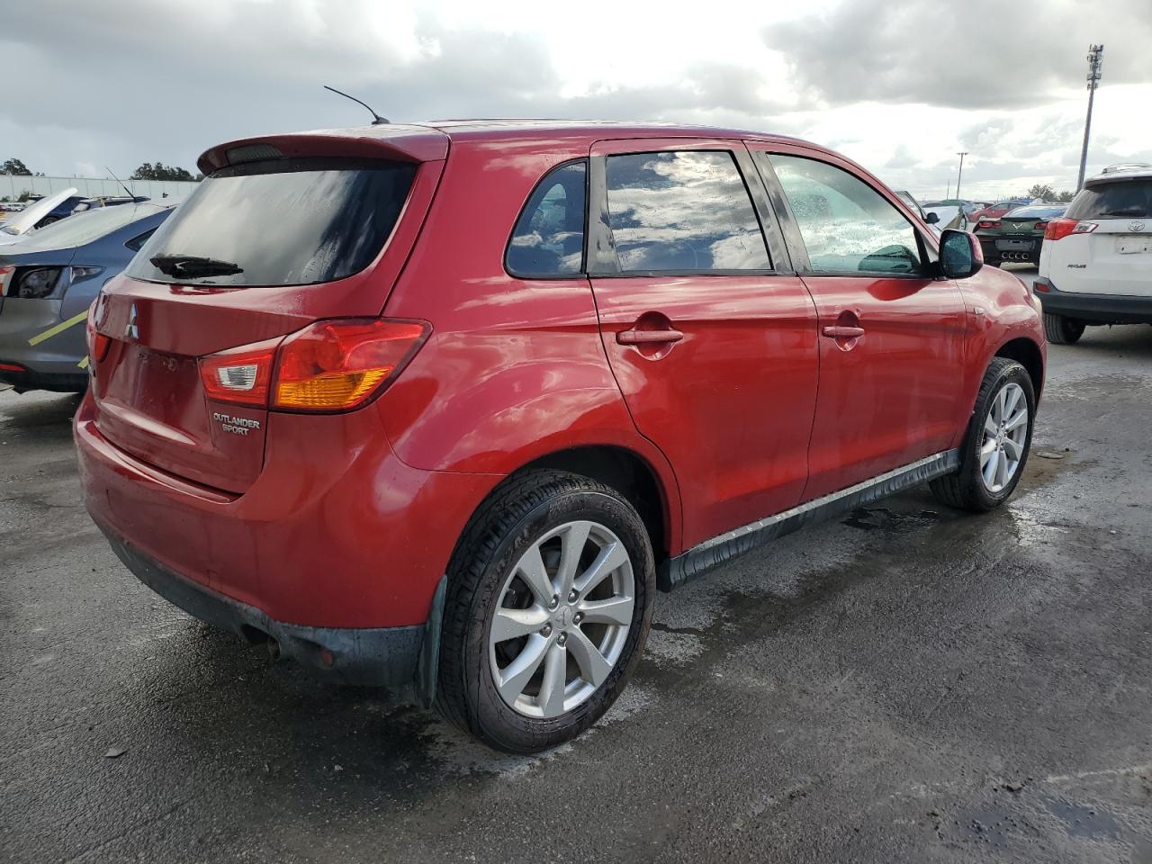 2015 Mitsubishi Outlander - Image 3