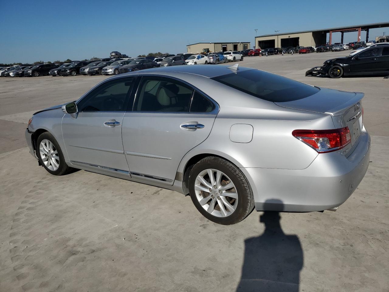 2012 Lexus ES - Image 2