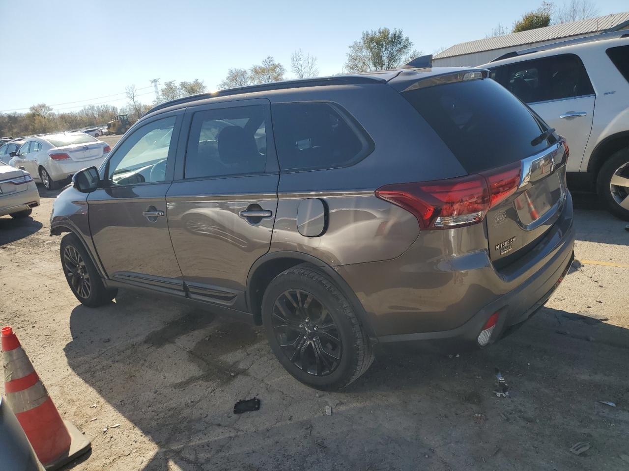 VIN JA4AD3A39JZ018278 2018 MITSUBISHI OUTLANDER no.2