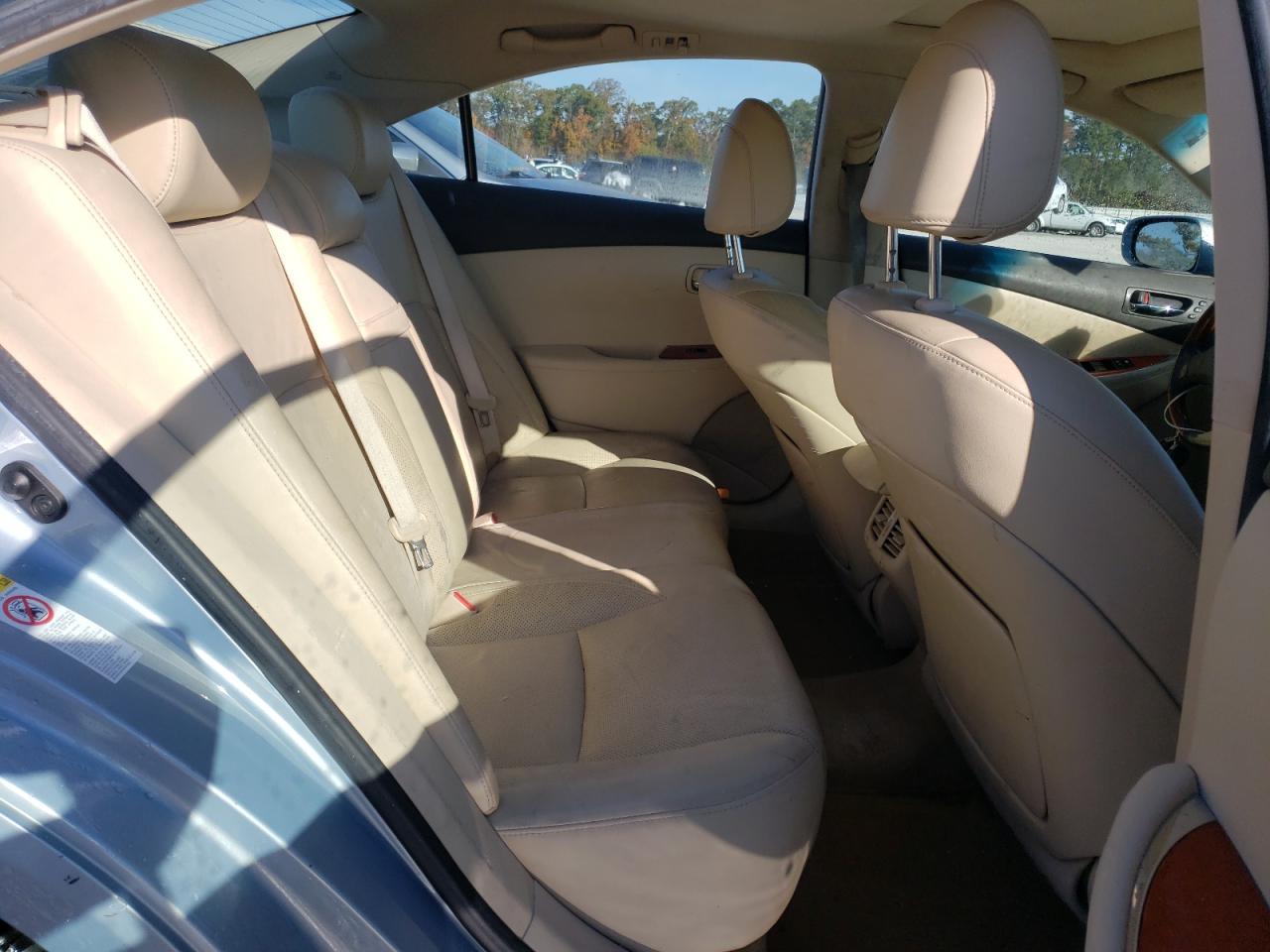 2010 Lexus ES - Image 10