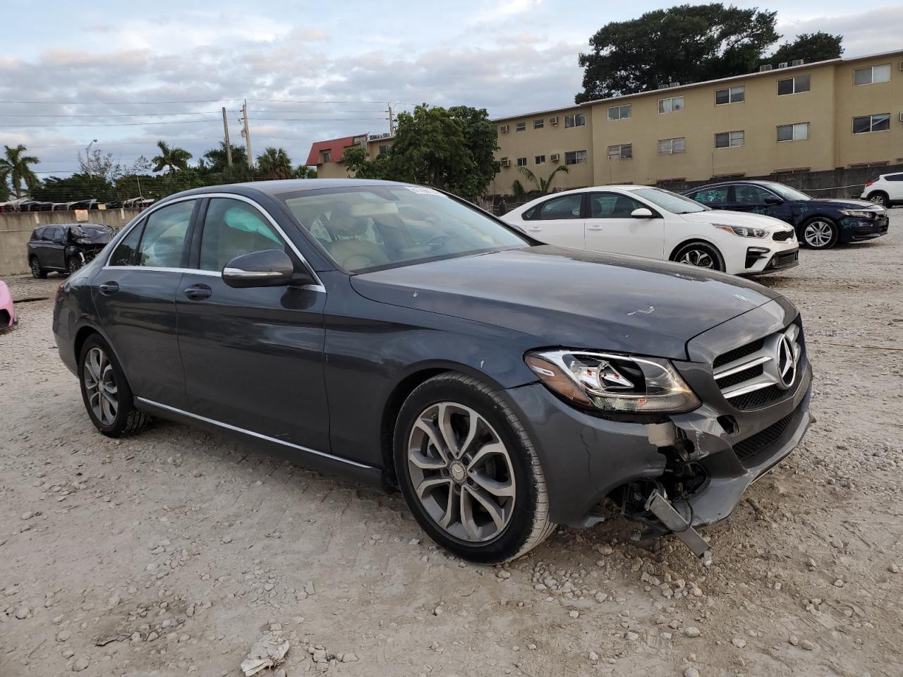 VIN 55SWF4JB4FU073087 2015 MERCEDES-BENZ C-CLASS no.4