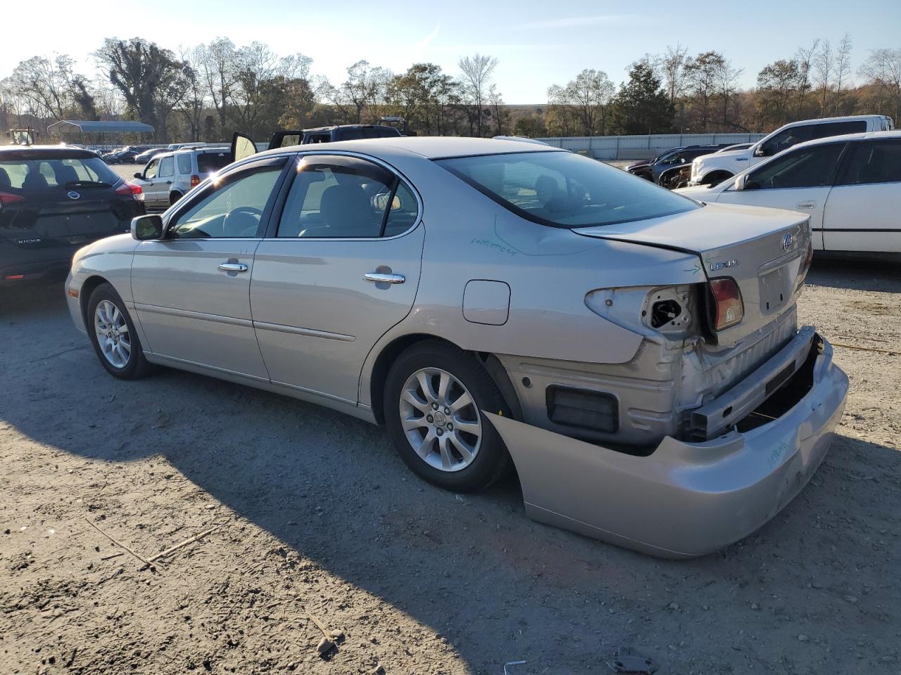 2004 Lexus ES - Image 2