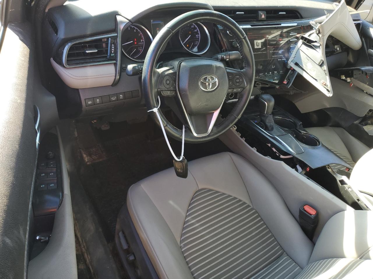 2019 Toyota Camry - Image 8