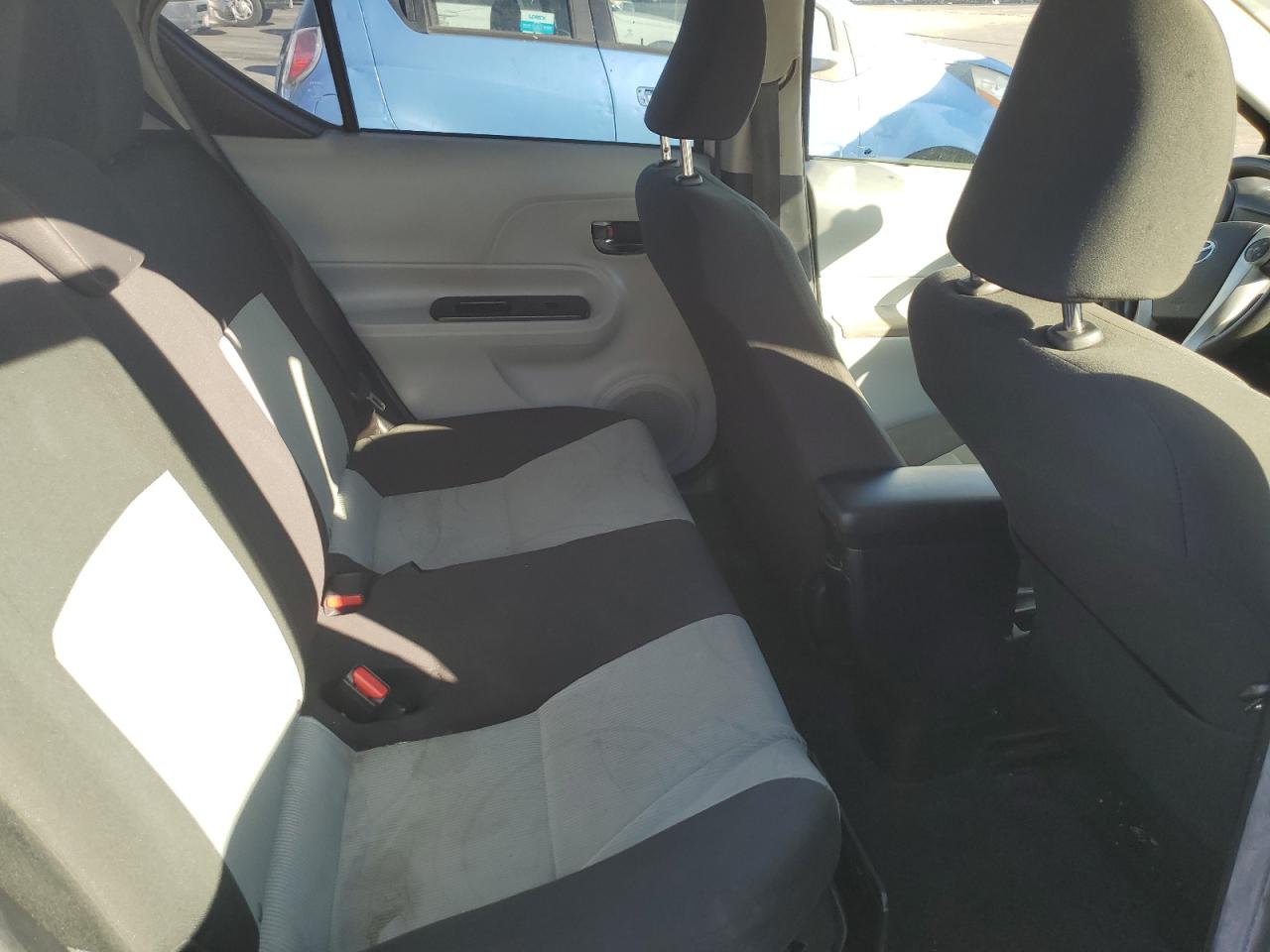 2013 Toyota Prius - Image 10