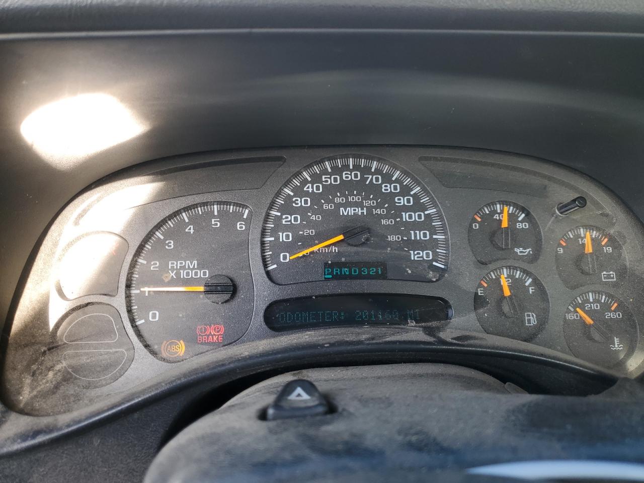2004 Chevrolet Silverado - Image 9
