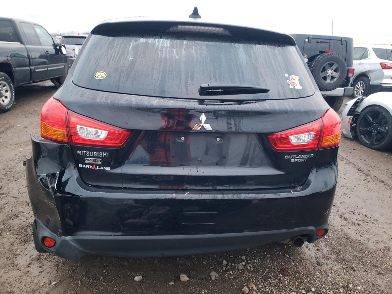 2017 Mitsubishi Outlander - Image 6
