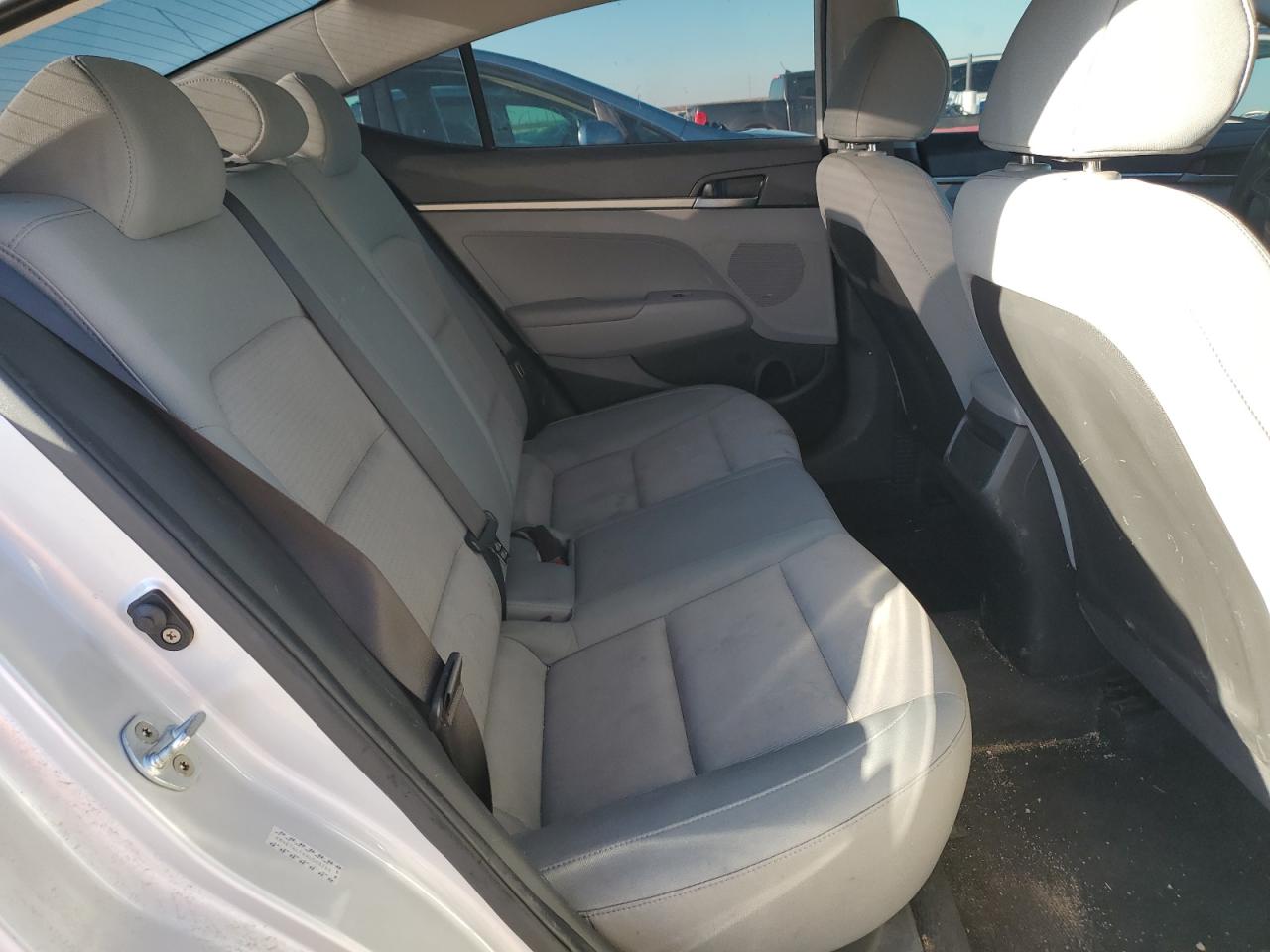 2017 Hyundai Elantra - Image 10