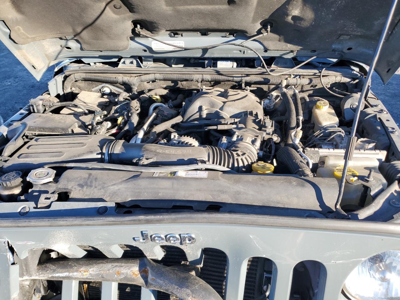 2015 Jeep Wrangler - Image 12
