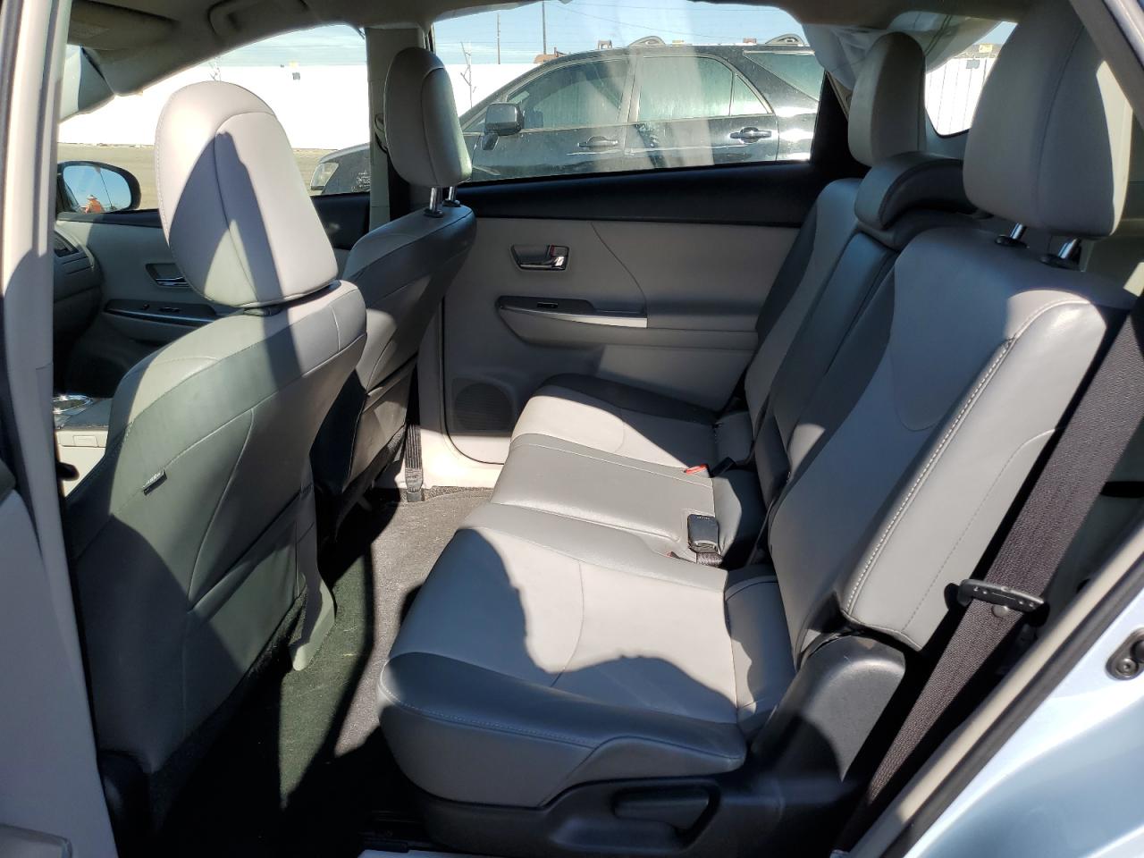 2015 Toyota Prius - Image 10