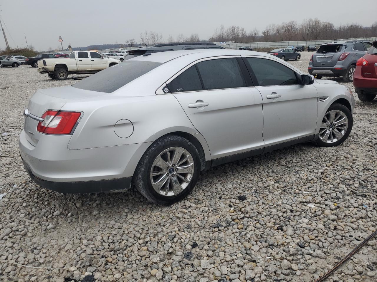 2011 Ford Taurus - Image 3