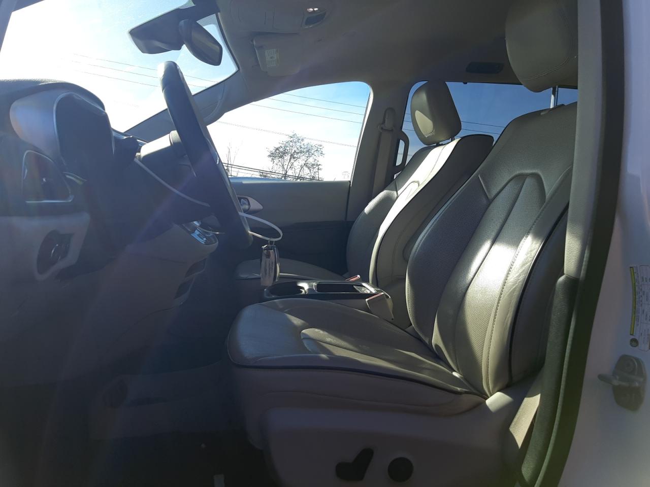 2018 Chrysler Pacifica - Image 7