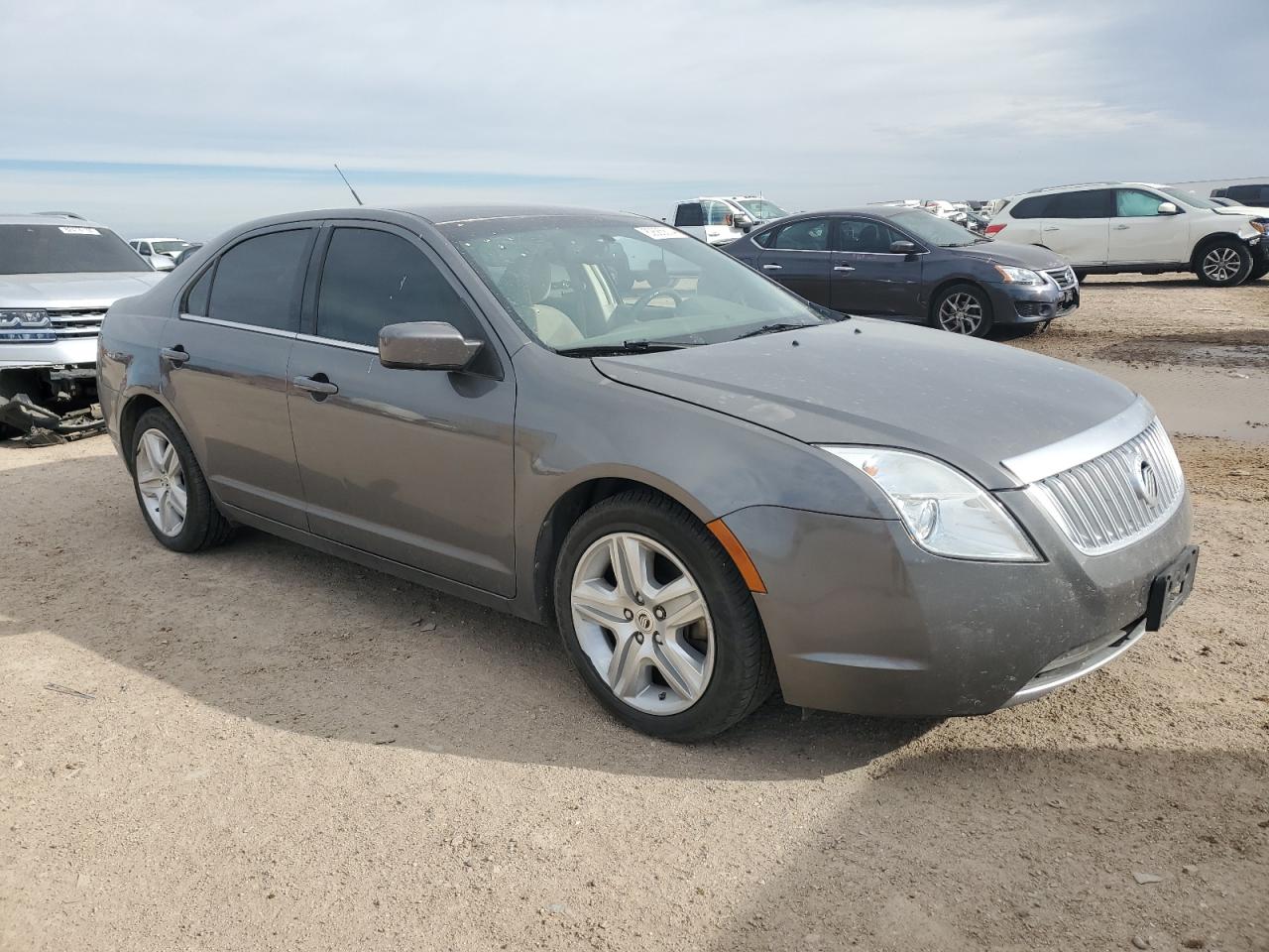 2010 Mercury Milan - Image 4