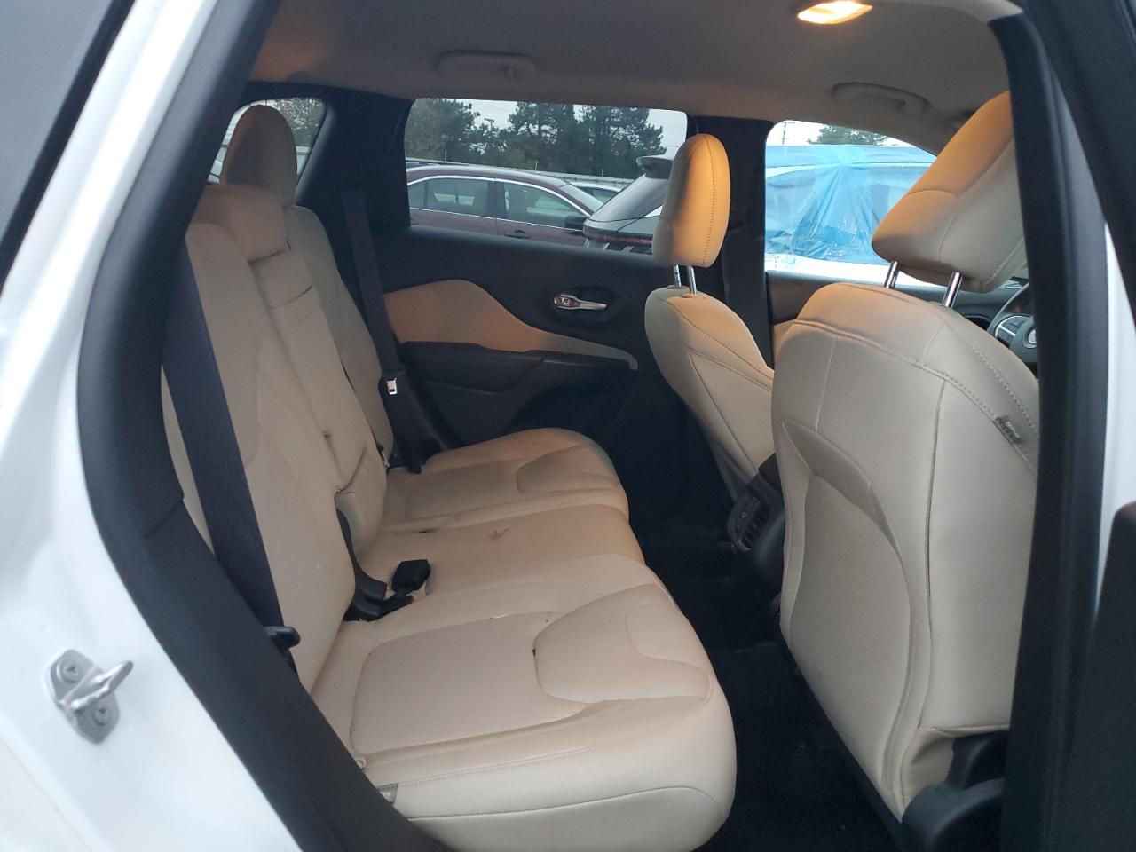 2015 Jeep Grand Cherokee - Image 11