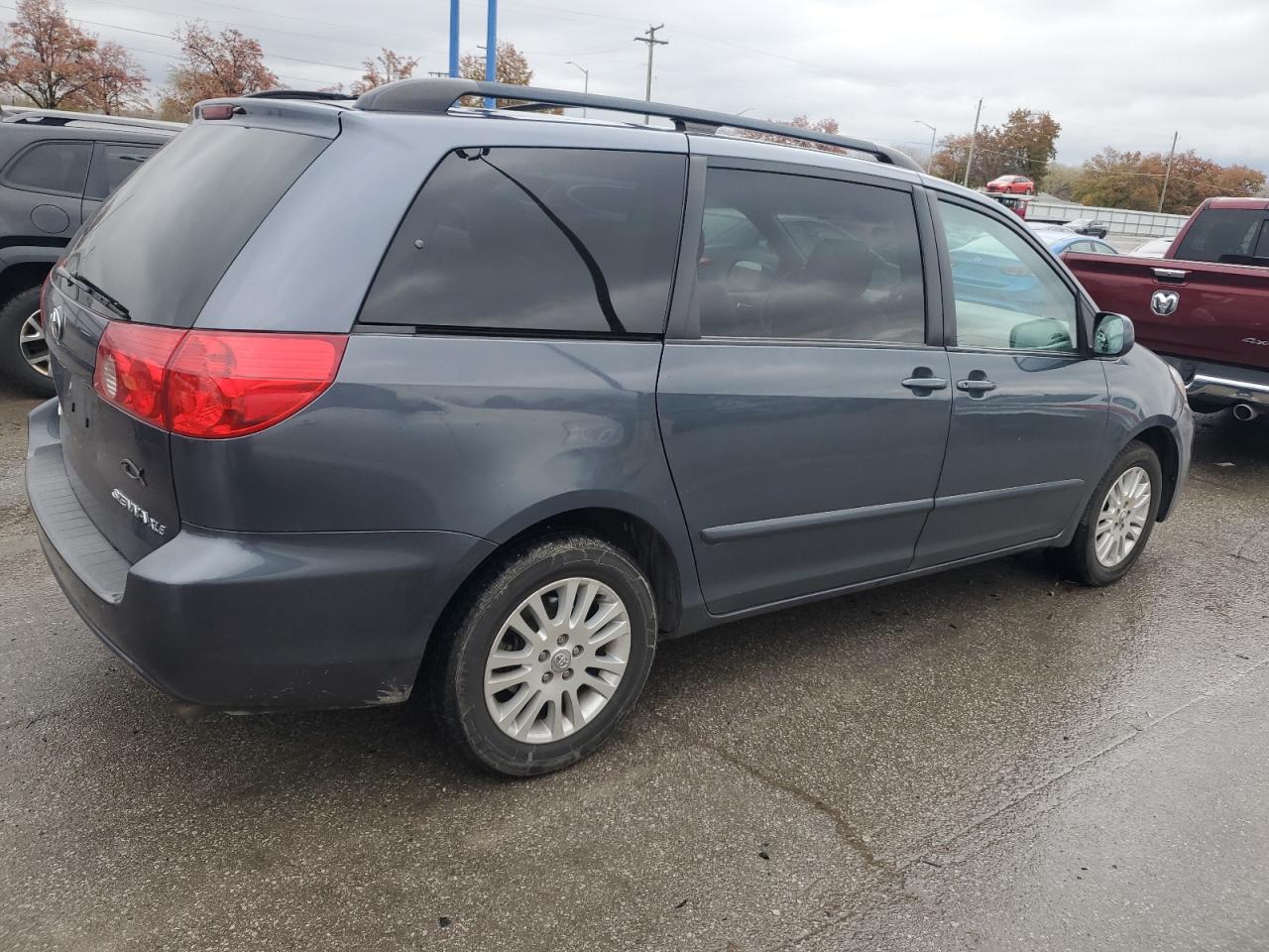 2008 Toyota Sienna - Image 3