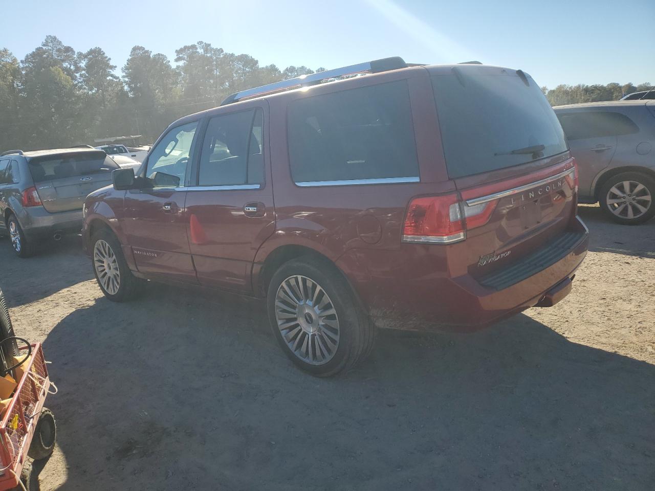 2017 Lincoln Navigator - Image 2