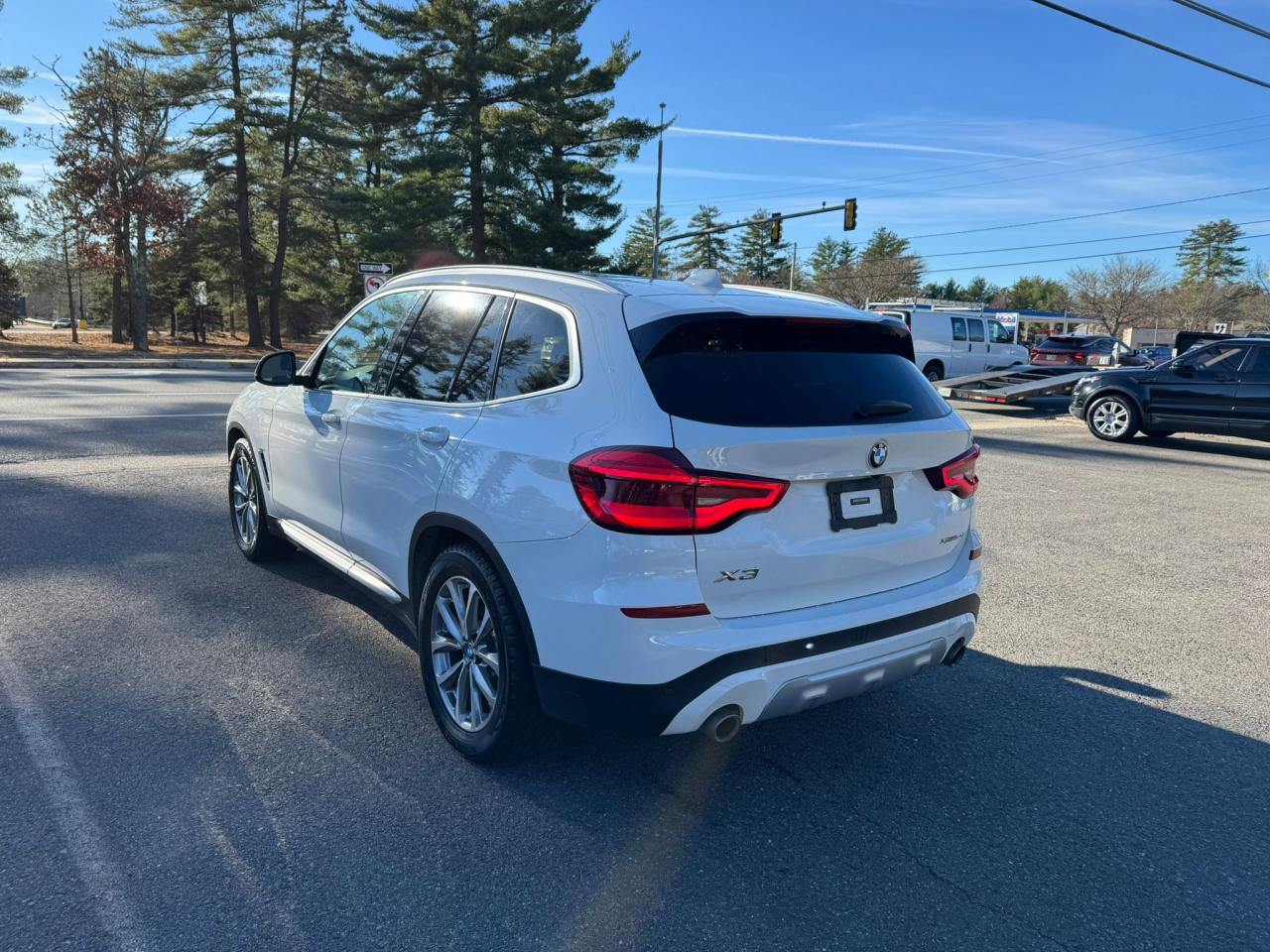 VIN 5UXTR9C51KLR04647 2019 BMW X3 no.4