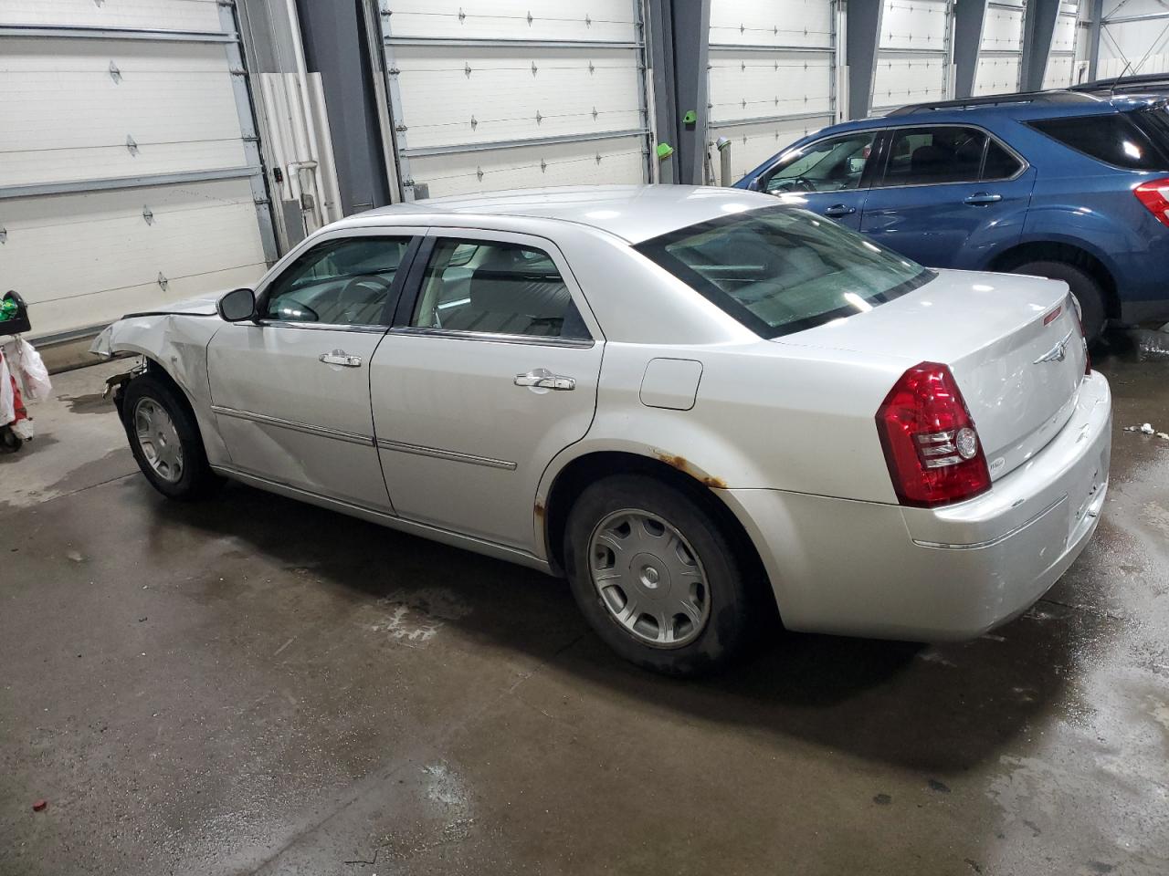 2010 Chrysler 300 - Image 2