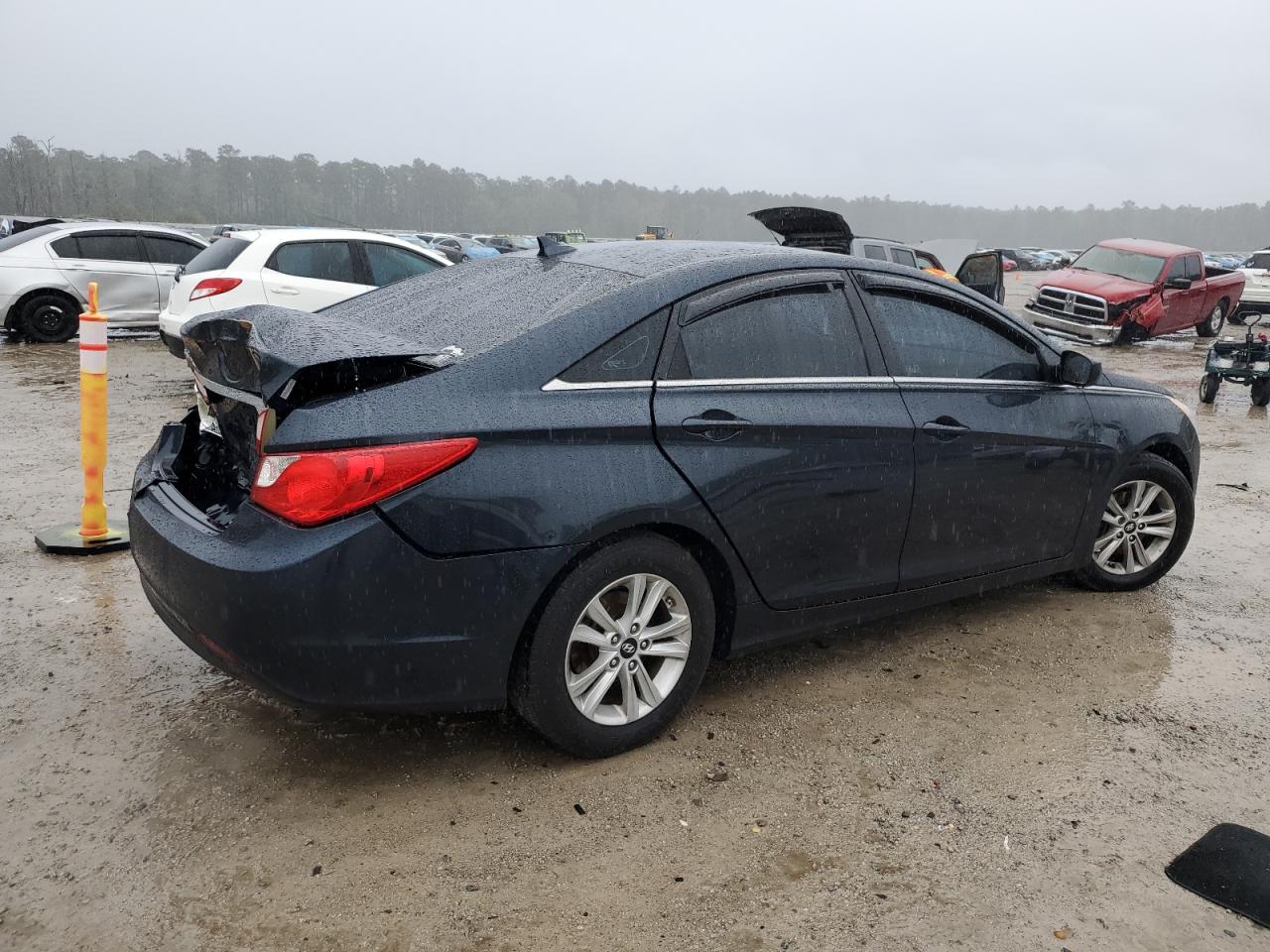2011 Hyundai Sonata - Image 3