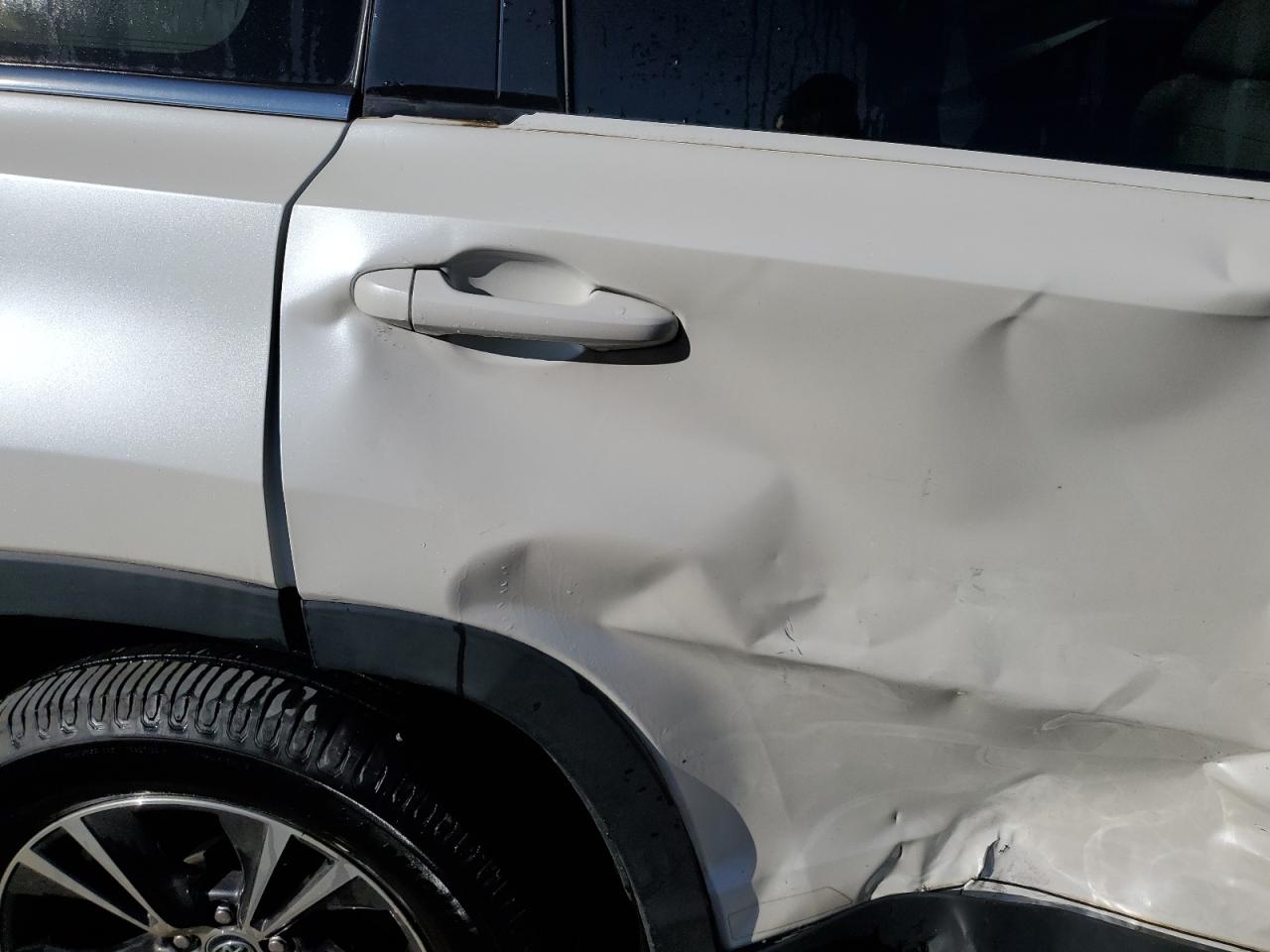 2019 Toyota Highlander - Image 11