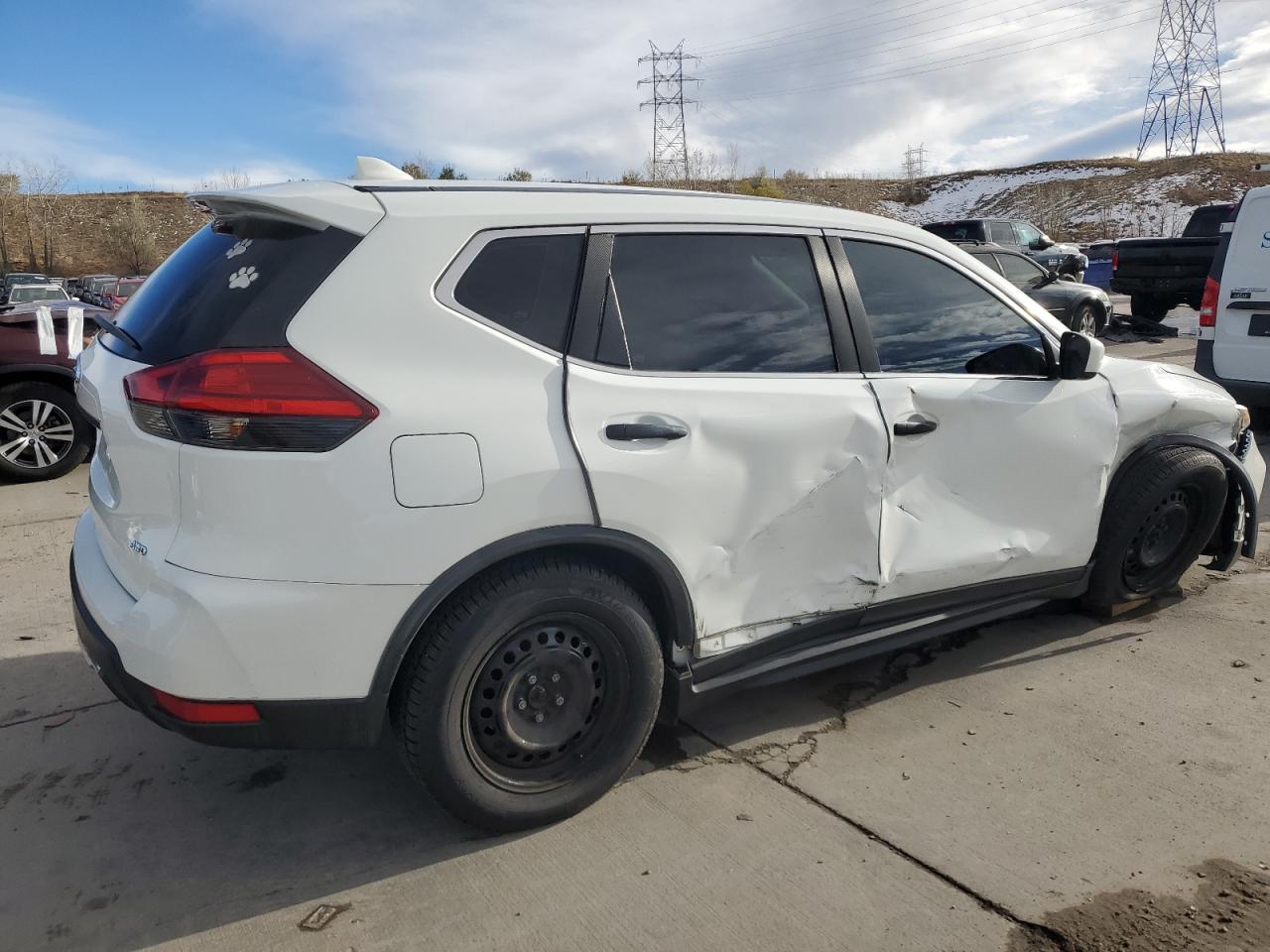 2017 Nissan Rogue - Image 3