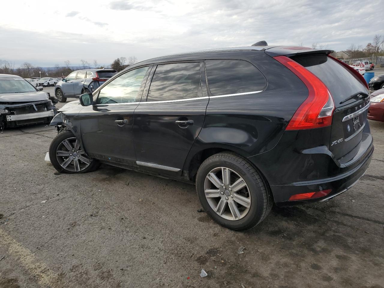 VIN YV440MRU2H2106848 2017 VOLVO XC60 no.2